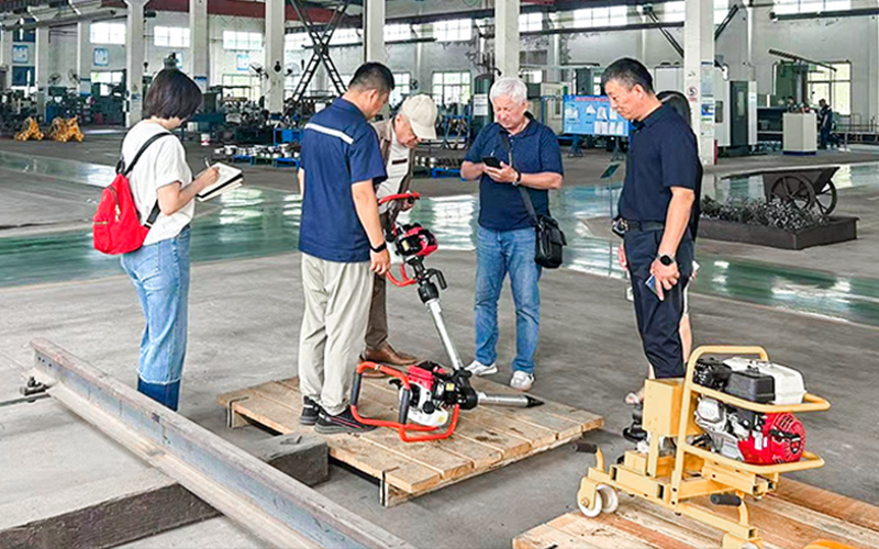 Clientes invitados extranjeros visitaron y recorrieron la tecnolog&iacute;a Kuntie